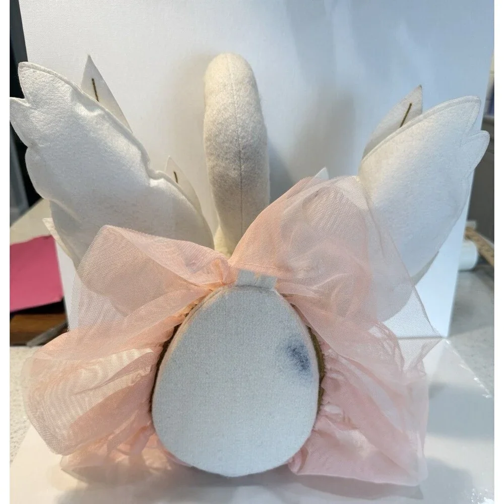 Pillowfort swan head